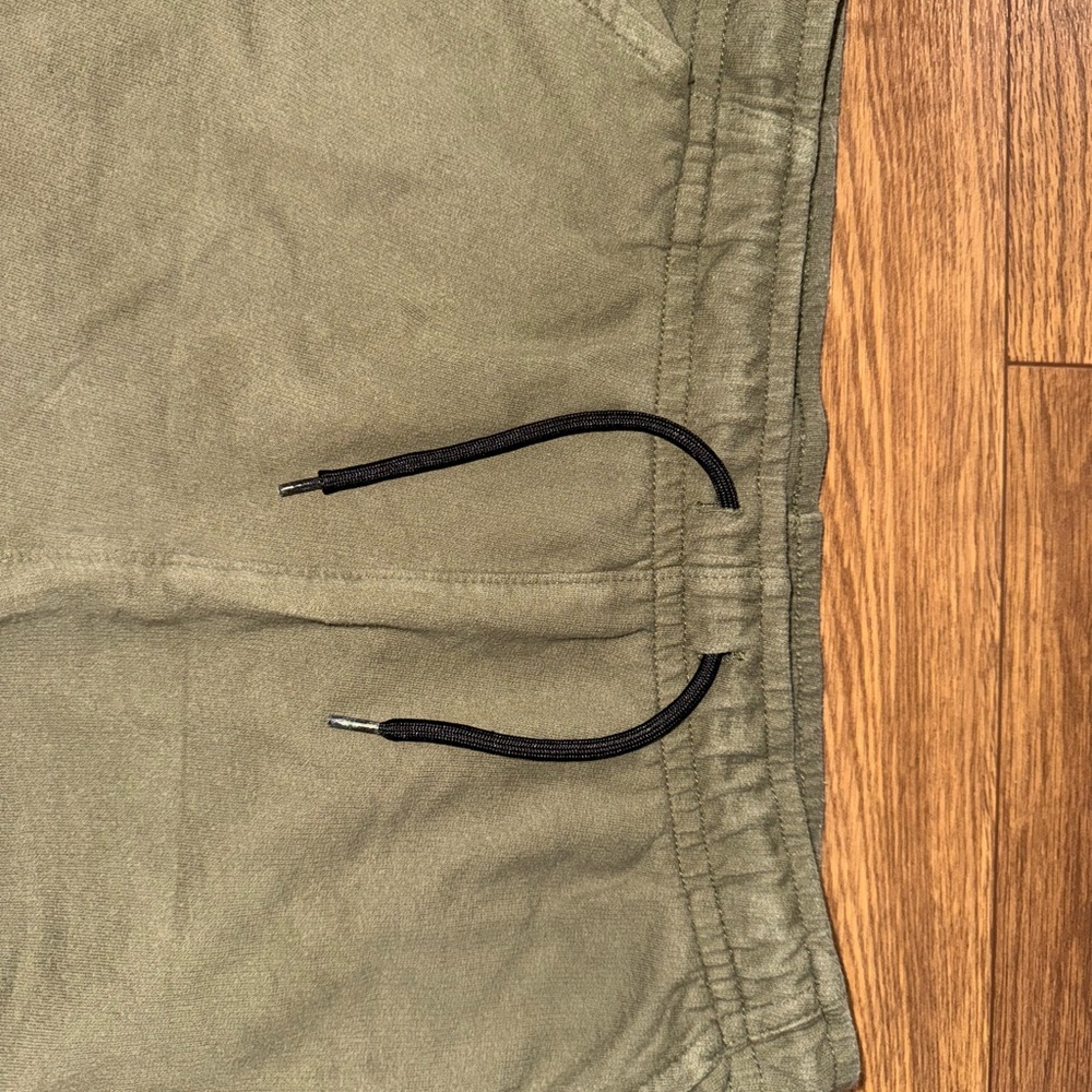 Nike Air Jordan Essential Fleece Shorts Olive men’s M - Picture 4 of 9